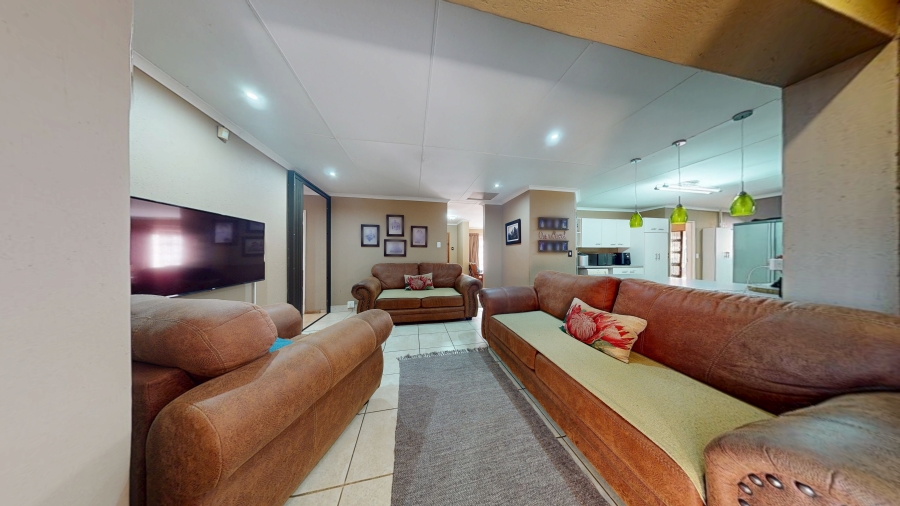 5 Bedroom Property for Sale in Kannoniers Park North West